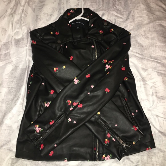 Faux leather jacket with small flowers - Picture 2 of 4